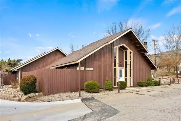 Tehachapi, CA 93561,2 Village Lane