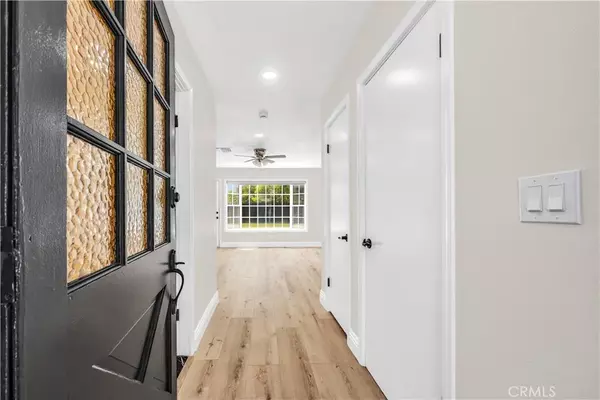 Reseda, CA 91335,7927 Zelzah