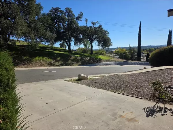 Paso Robles, CA 93446,301 Oak Meadow
