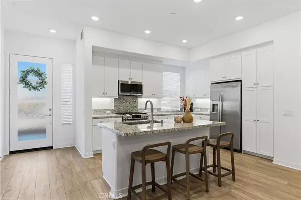 Valencia, CA 91381,27410 N Merlin Place #101