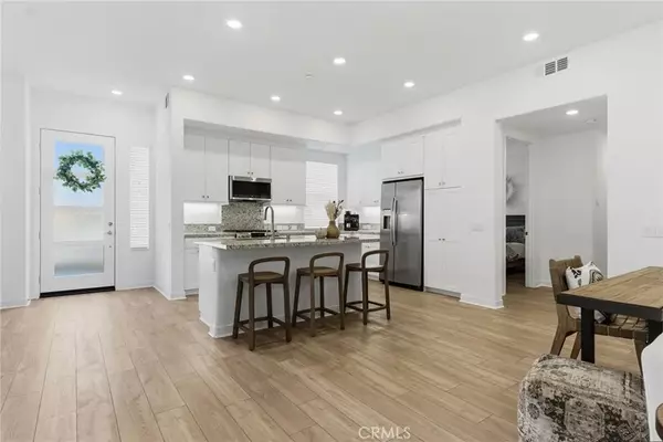 Valencia, CA 91381,27410 N Merlin Place #101