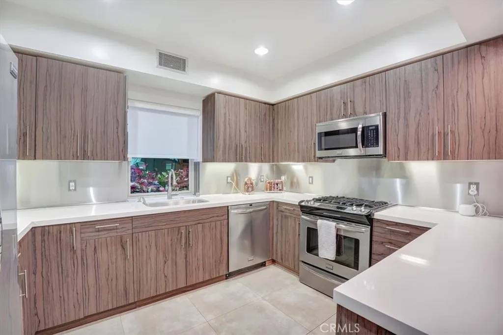 Studio City, CA 91604,11023 Fruitland Drive #104