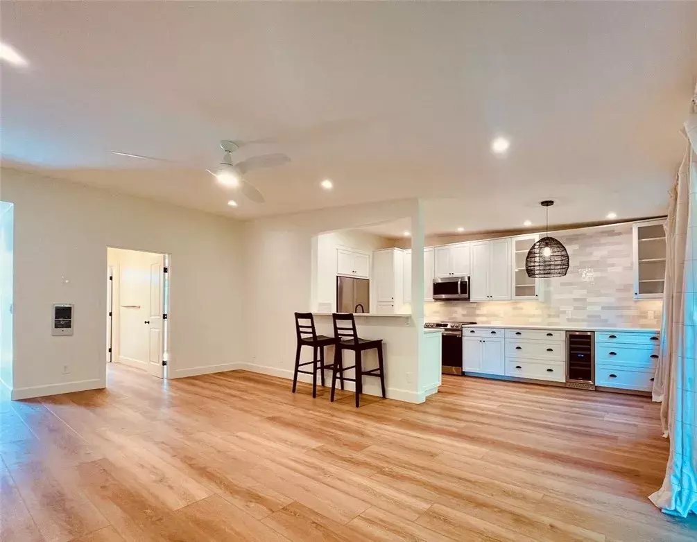 San Diego, CA 92103,3972 Jackdaw Street #303