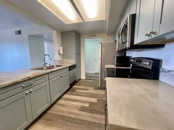 Escondido, CA 92025,1010 E Washington Avenue #83