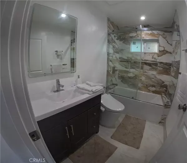 Hawthorne, CA 90250,12329 Oxford Avenue