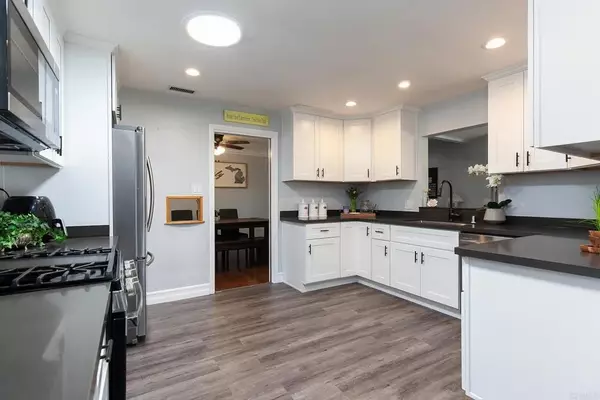 El Cajon, CA 92021,8247 ROCKVIEW DR