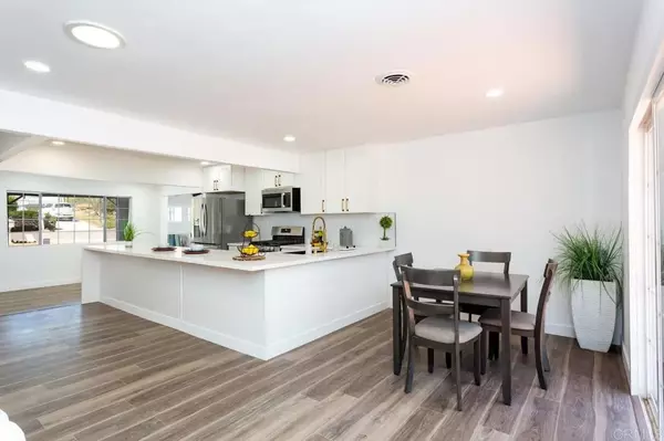 La Mesa, CA 91941,4404 Vista Way