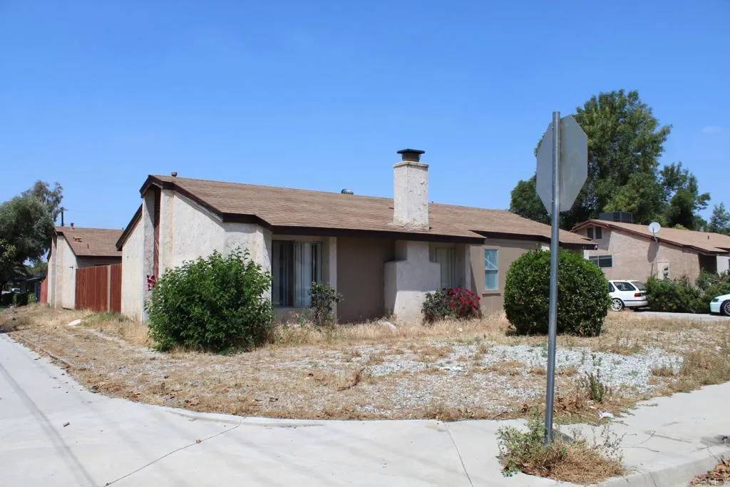 893 Douglas Ct., Hemet, CA 92543
