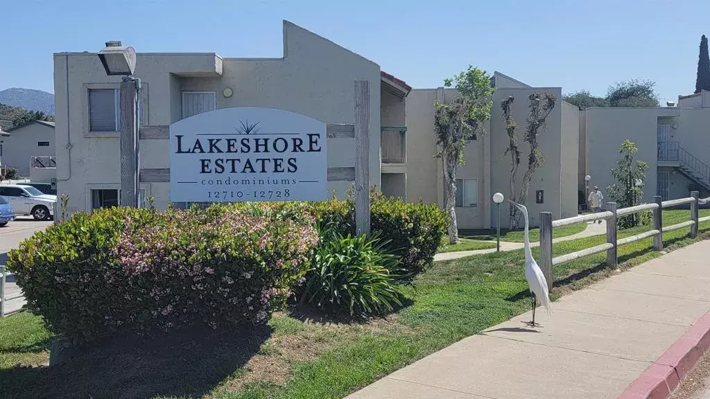 Lakeside, CA 92040,12716 Lakeshore Dr #L