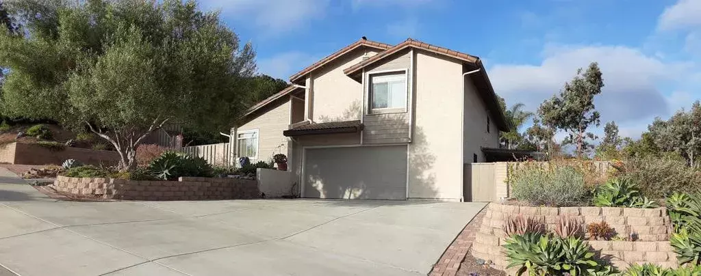 Bonita, CA 91902,4120 Country Trails