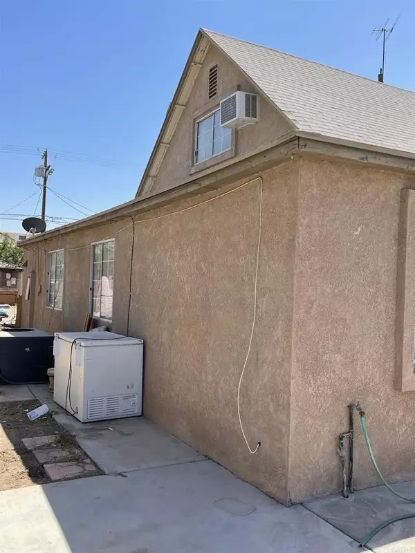 El Centro, CA 92243,523 W Vine St