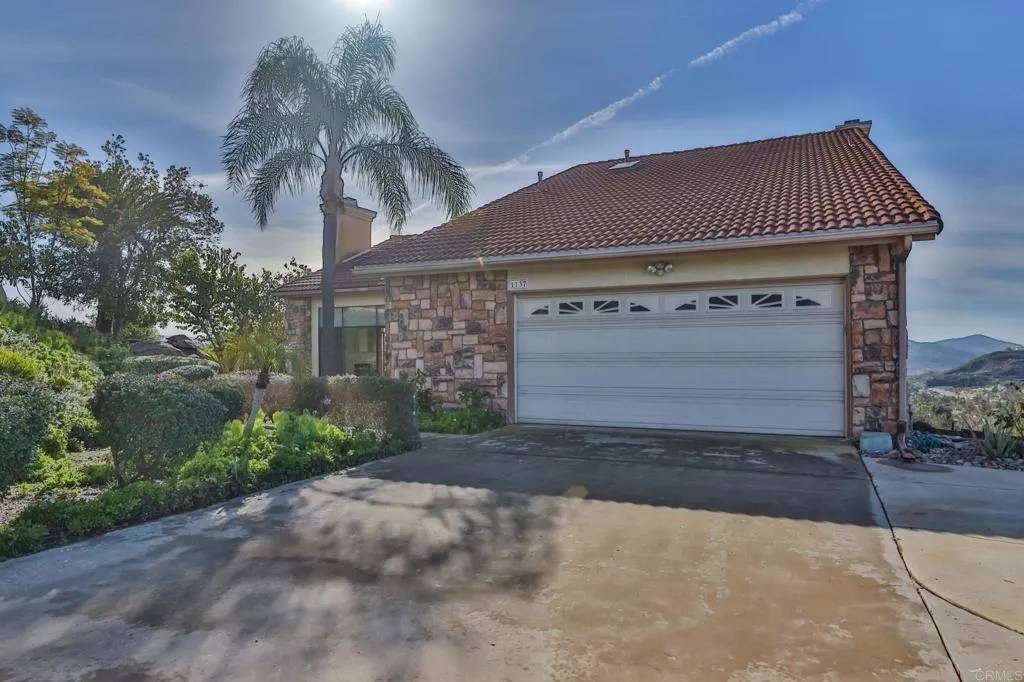 1137 Avocado Summit Dr, El Cajon, CA 92019