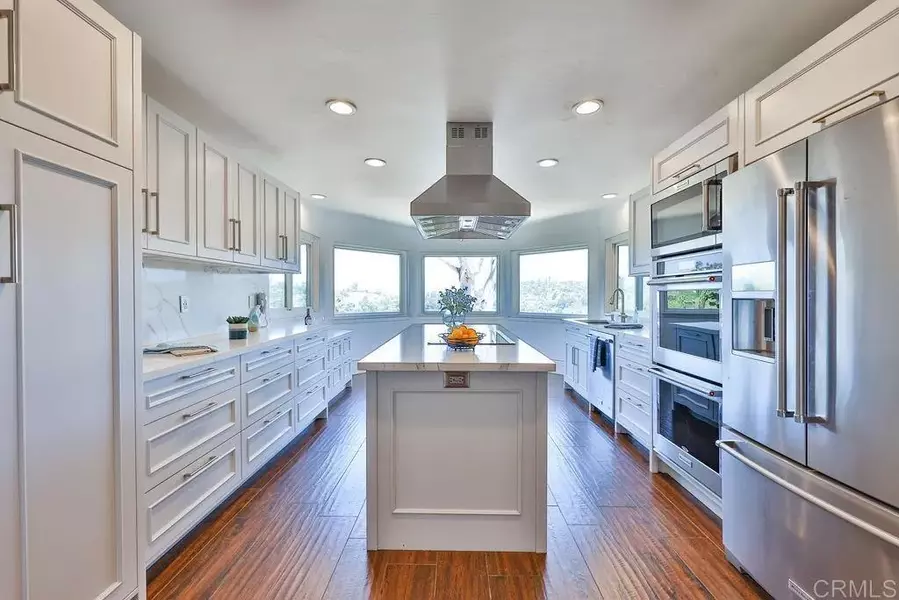 1521 Shadow Knolls Ln, El Cajon, CA 92020