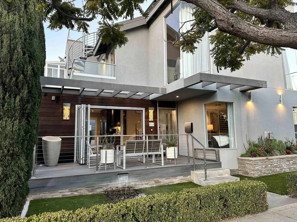 911 9th Street, Coronado, CA 92118