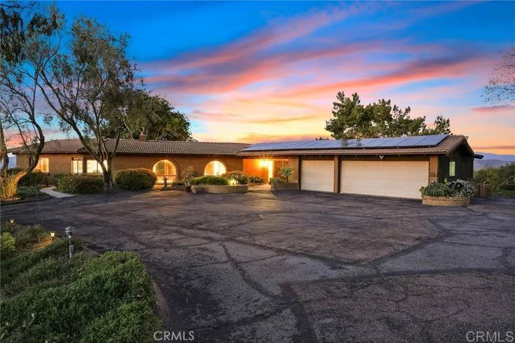 15735 Highland Valley Rd, Escondido, CA 92025