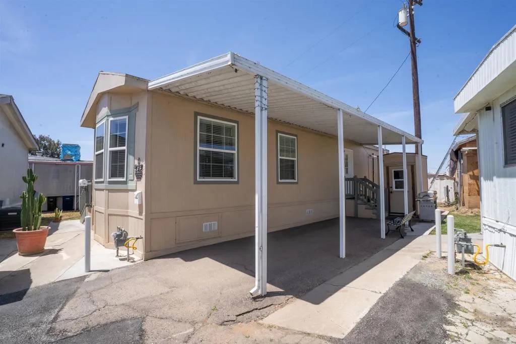 Chula Vista, CA 91910,325 Via Salaria #147