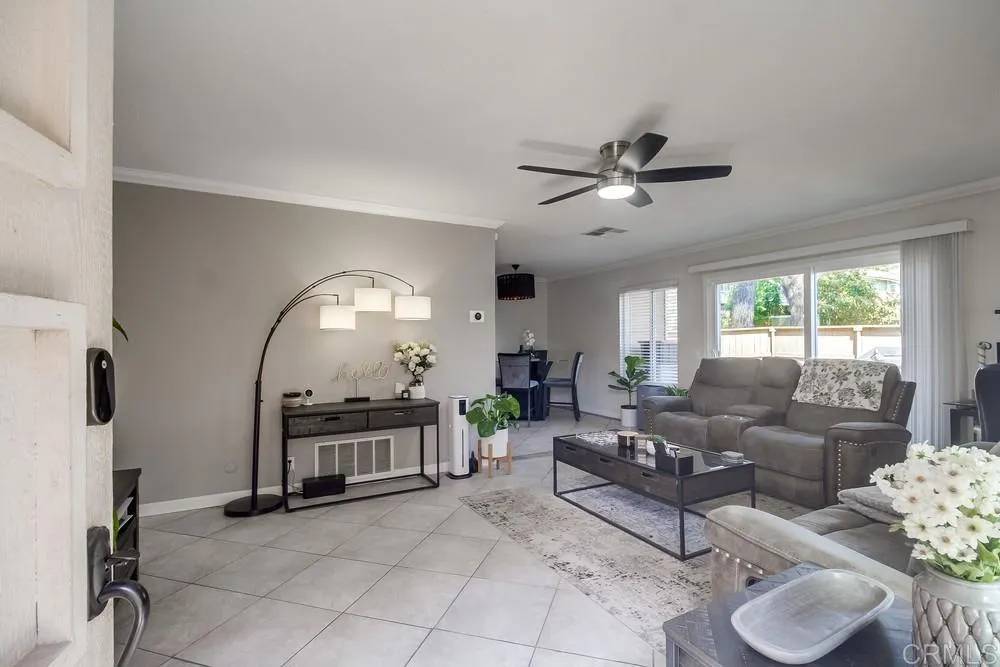 San Diego, CA 92139,6809 Panamint Row #4
