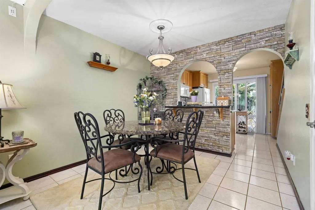 10158 CAREFREE DR, Santee, CA 92071