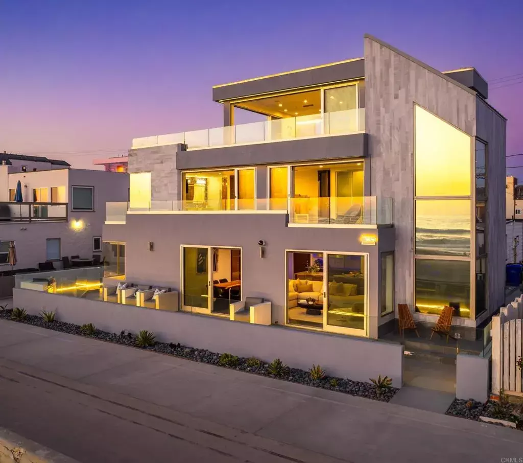 San Diego, CA 92109,3879 Ocean Front Walk