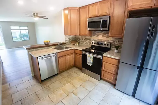 San Diego, CA 92119,6652 Bell Bluff Avenue #60B2