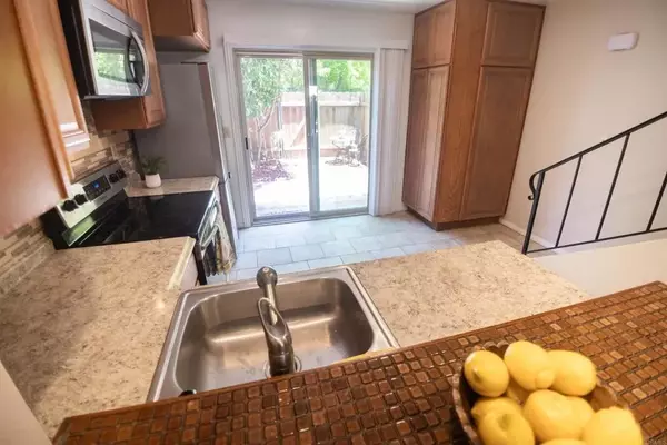 San Diego, CA 92119,6652 Bell Bluff Avenue #60B2