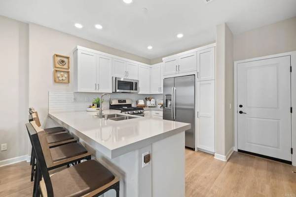 San Marcos, CA 92078,1211 Sunrise View #104