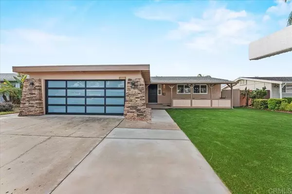 8611 Carlton Oaks Dr, Santee, CA 92071