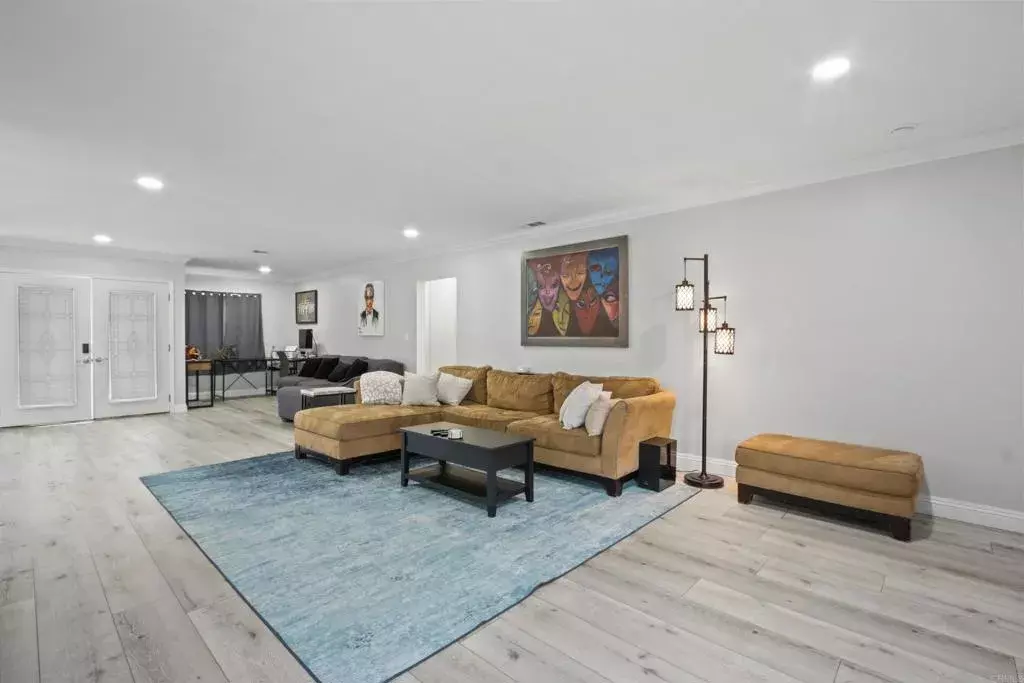 Lakewood, CA 90712,4903 Deeboyar Avenue