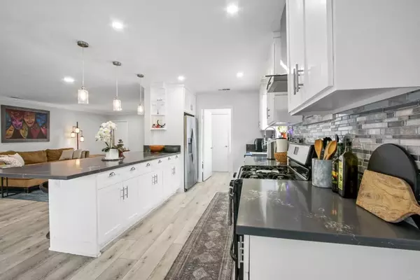 Lakewood, CA 90712,4903 Deeboyar Avenue