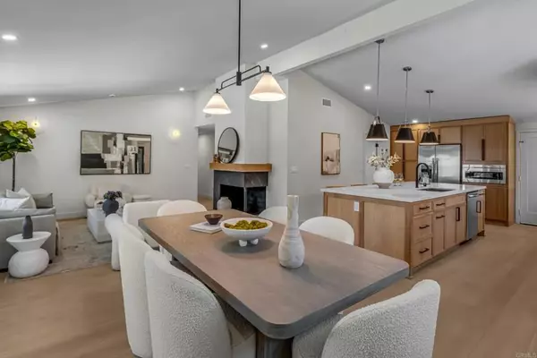 20850 Collins St, Woodland Hills, CA 91367