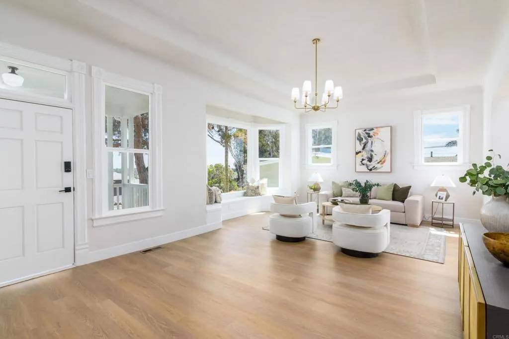 La Mesa, CA 91942,7284 W Point Ave