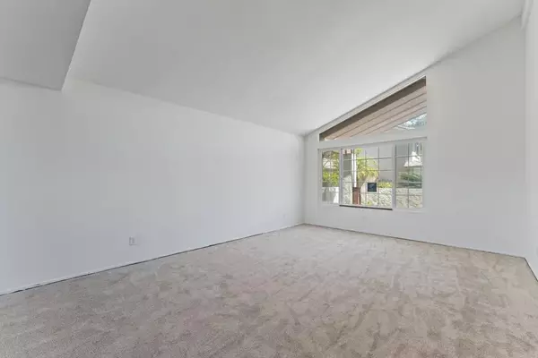 San Diego, CA 92122,6174 Syracuse Way