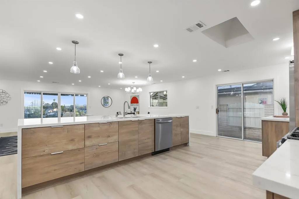 San Diego, CA 92117,4143 Cole Way