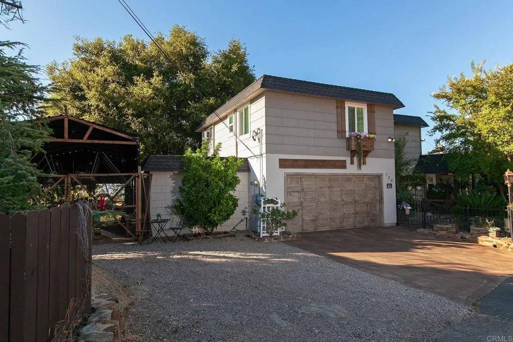 Alpine, CA 91901,720 SKY MOUNTAIN LN