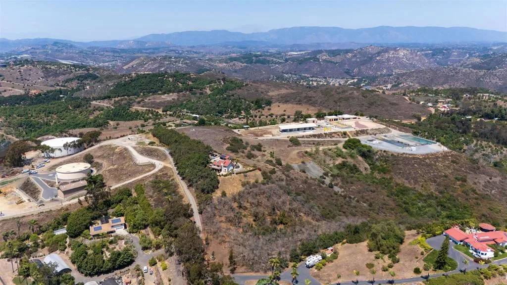 Vista, CA 92084,3829 Silverleaf Ln