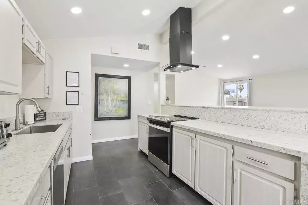 San Diego, CA 92123,9452 Larrabee Avenue