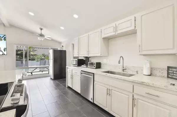 San Diego, CA 92123,9452 Larrabee Avenue