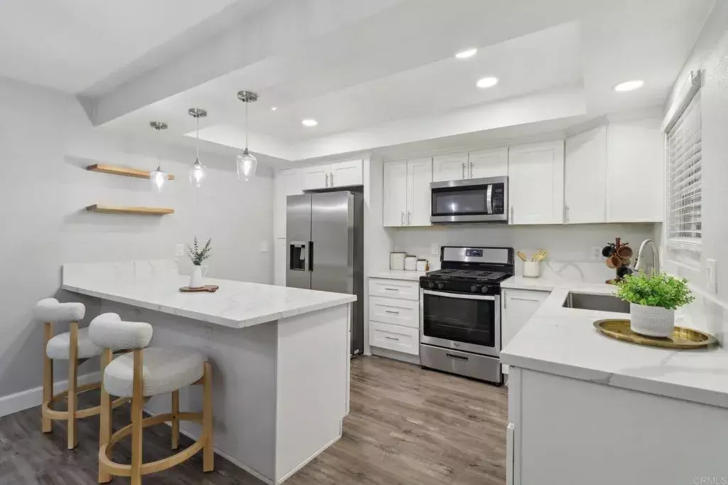 Escondido, CA 92027,1204 E El Norte Parkway