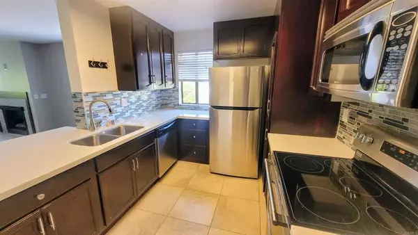 Carlsbad, CA 92009,2625 Pirineos Way #224