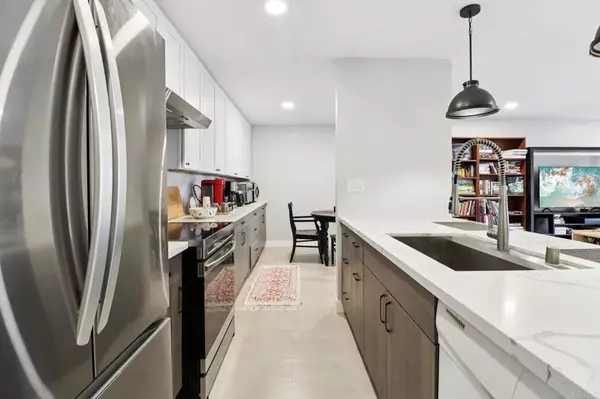 Carlsbad, CA 92009,2348 La Costa Ave #202