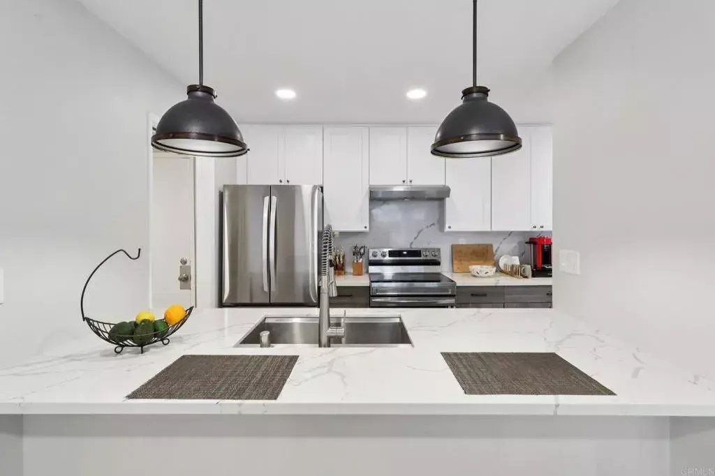 Carlsbad, CA 92009,2348 La Costa Ave #202