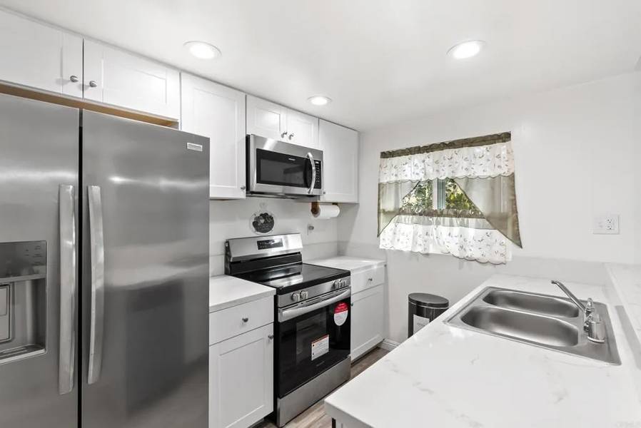 913 Amistad Ct #D, El Cajon, CA 92019