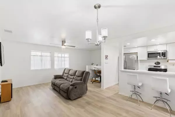 El Cajon, CA 92019,913 Amistad Ct #D