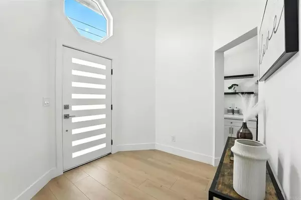 San Diego, CA 92105,5885 Lynn Street