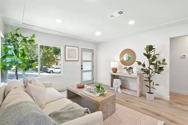 San Diego, CA 92107,3777 Poe Street