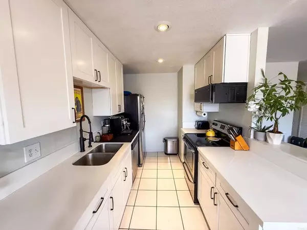 1647 Pentecost Way #11, San Diego, CA 92105