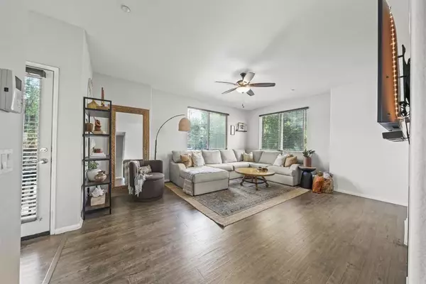 Escondido, CA 92025,300 Tesoro Glen #101