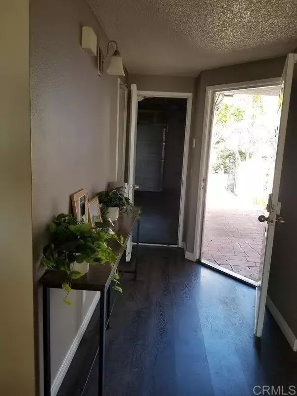 3906 Murray Hill Road, La Mesa, CA 91941