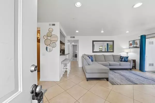 Chula Vista, CA 91913,2083 Lakeridge Circle #104