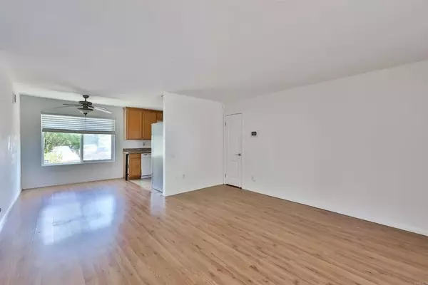 San Diego, CA 92115,6333 College Grove #12104